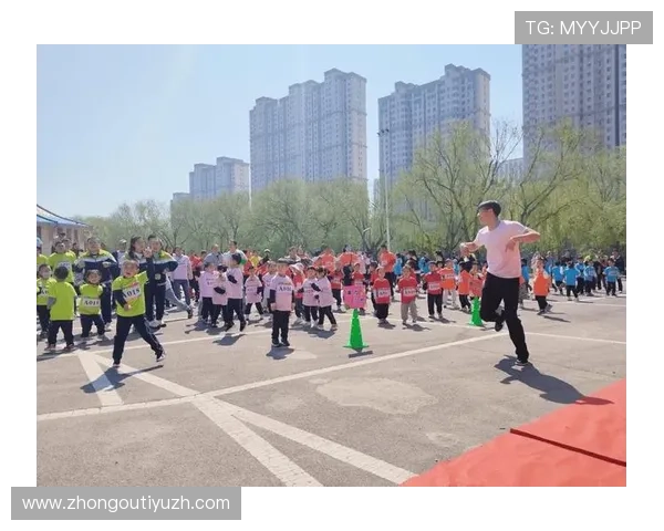 开心体育为家庭提供多样运动方案,促进亲子互动与家庭和谐 开心体育为家庭提供多样运动方案,促进亲子互动与家庭和谐